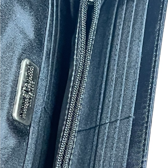 Minnetonka tooled leather embossed wallet in Black with card holders - Picture 9 of 13